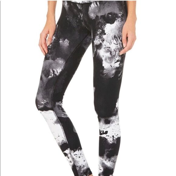 Alo Yoga airbrush leggings size xs black white pattern - Picture 1 of 4